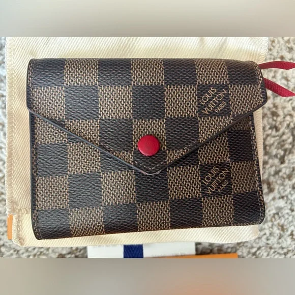 Louis Vuitton Victorine Wallet - Picture 2 of 10
